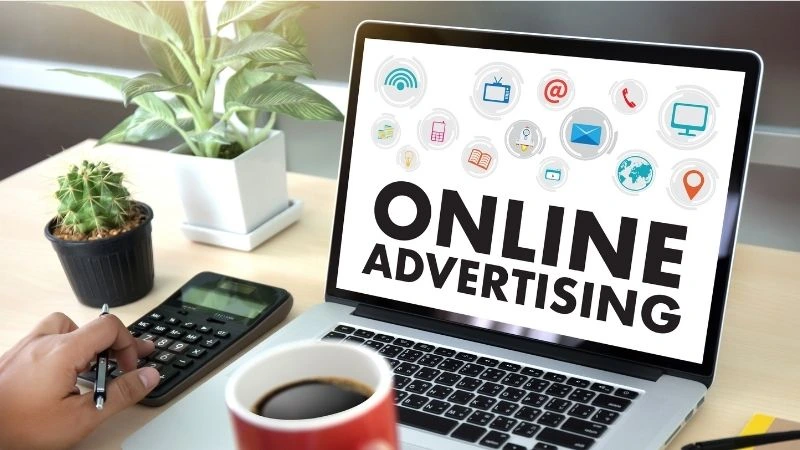 Sebutkan keunggulan iklan di internet