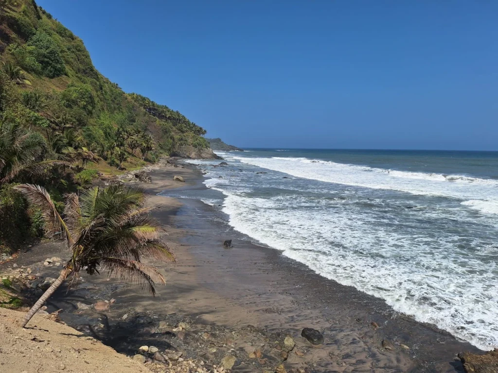 Pantai Plengkung