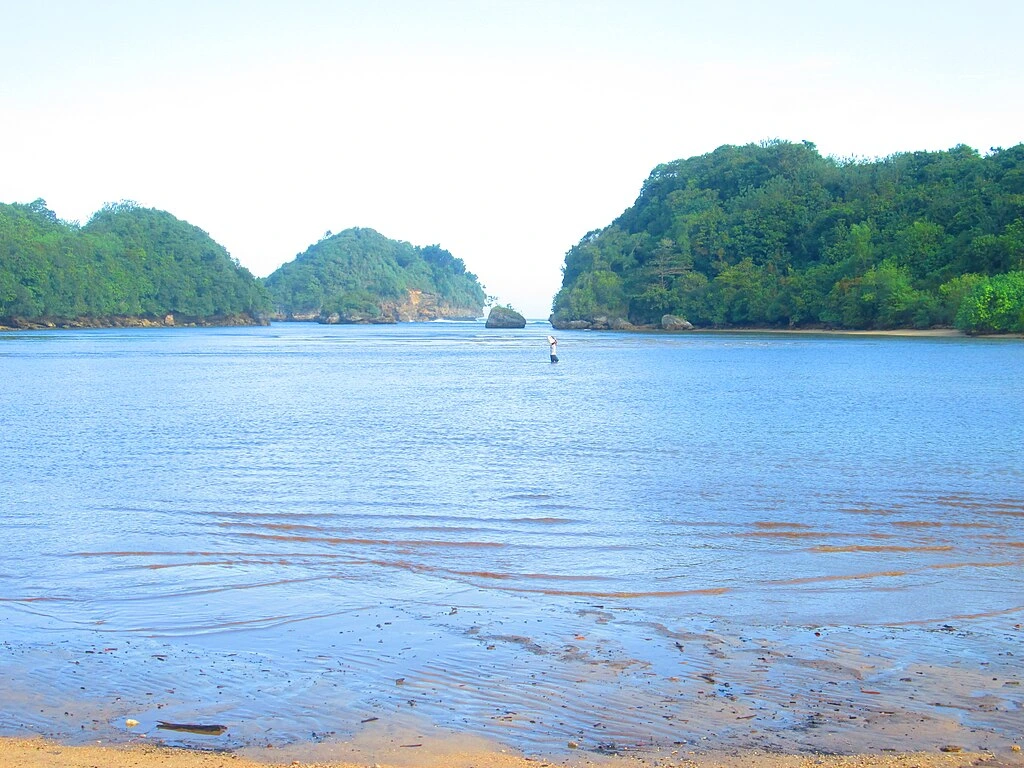 Pantai Tiga Warna