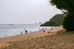 10 Wisata Alam Pantai di Malang, dari Tersembunyi hingga Paling Hits