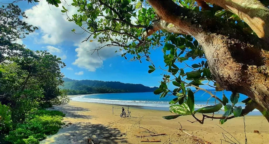 Aktivitas Seru di Pantai Nanggelan