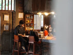 Kopi, Buku, dan Cerita Mengapa Dongeng Kopi Layak Kamu Kunjungi