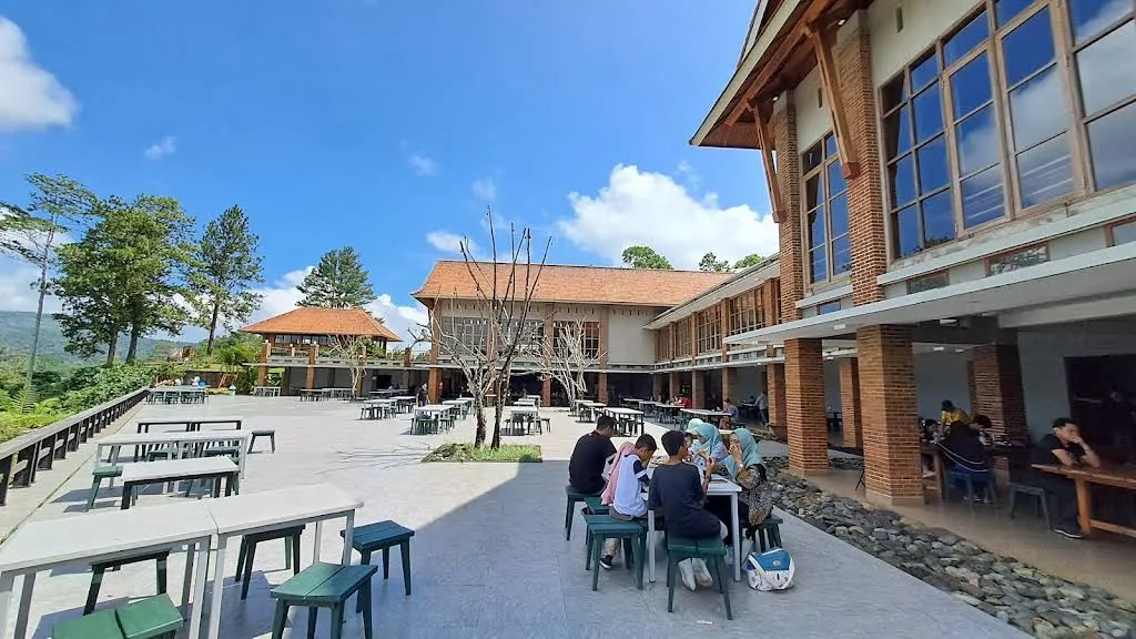 kafe di tempat wisata danau linow