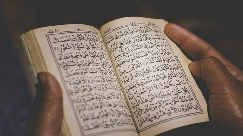 sekilas tentang Al Mujadilah Ayat 11