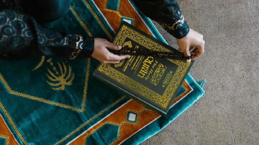 sekilas surat at takatsur