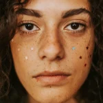 7 Cara Menghilangkan Flek Hitam di Wajah agar Warna Kulit Lebih Merata