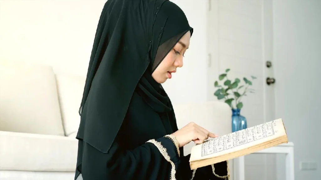 bacaan Surat Yasin Ayat 40