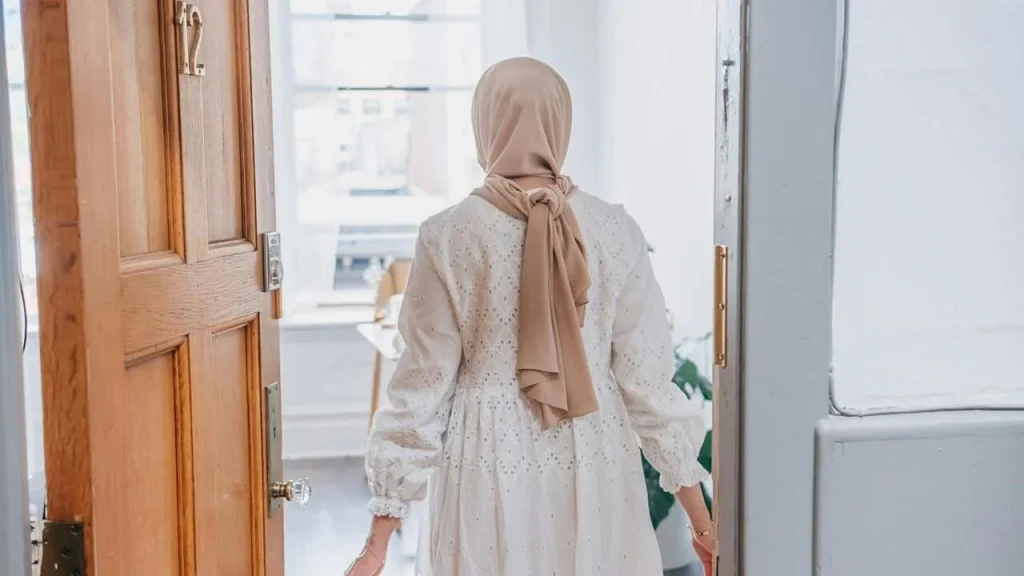 adab sebelum masuk rumah